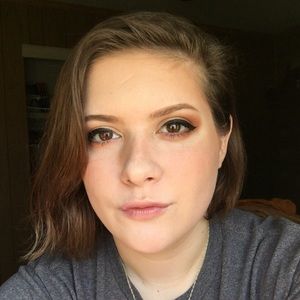 Meet your Posher, Alicia